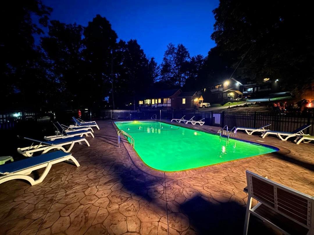 Boulders Resort Lake George Exterior photo